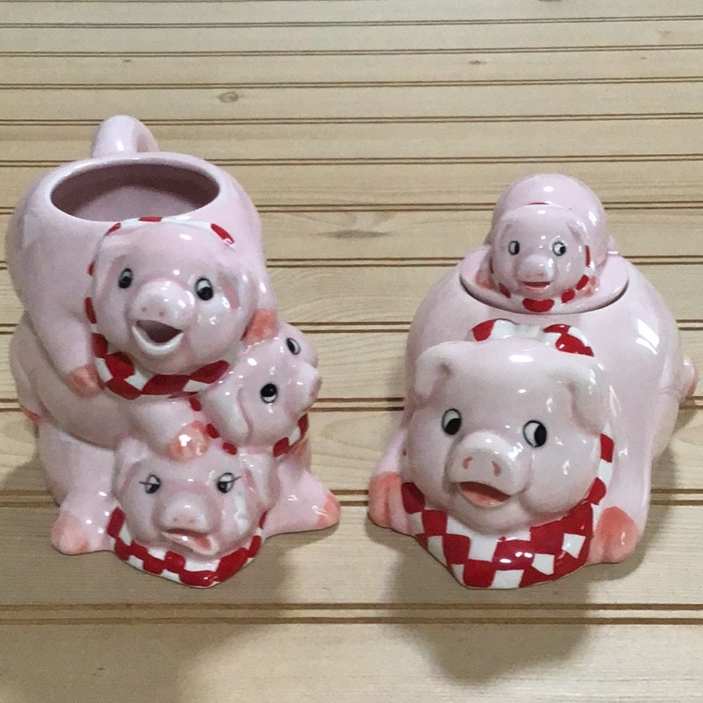 Papel Pile of Pink‎ Pigs Red Gingham Scarves Sugar & Creamer Tea Coffee Set